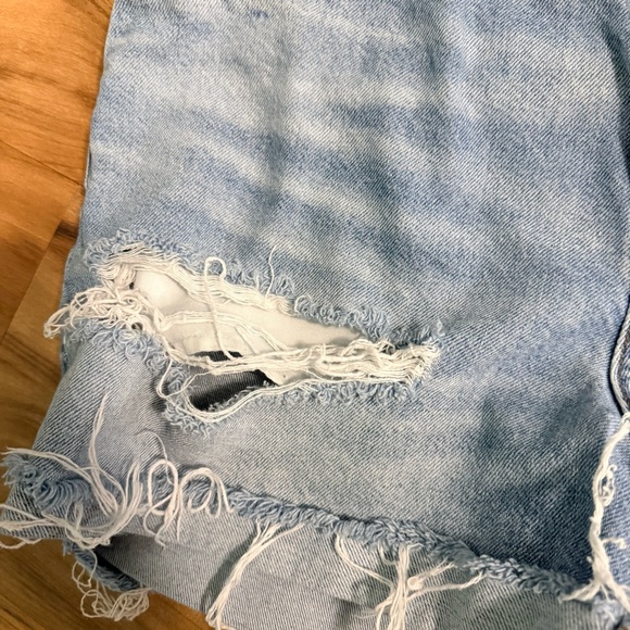 American Eagle Strigid Distressed Mom Denim Women Shorts Size 14 - Picture 10 of 10